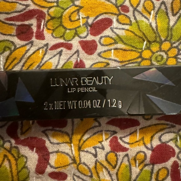 NIB: Lunar Beauty Lip Pencil Duo• Doodle & Blushing - Picture 2 of 3